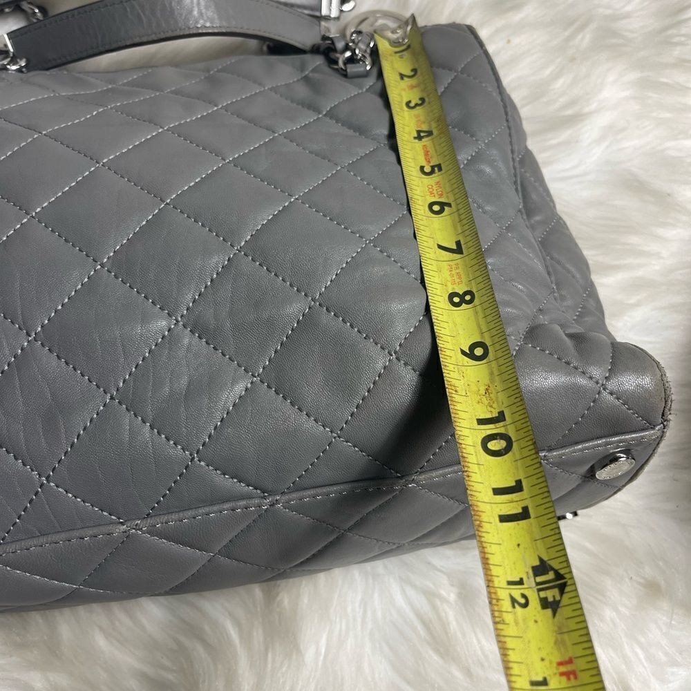 Michael Kors soft leather gray quilted shoulder bag silver tone chain straps. - Picture 9 of 16